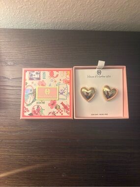 NEW House of Harlow 1960 gold heart earrings